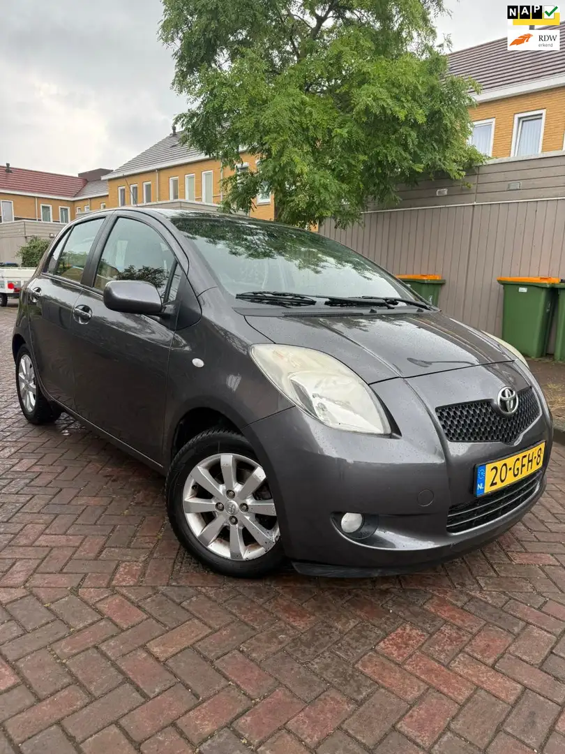 Toyota Yaris 1.3 VVTi Executive * Nette Auto* Grau - 1