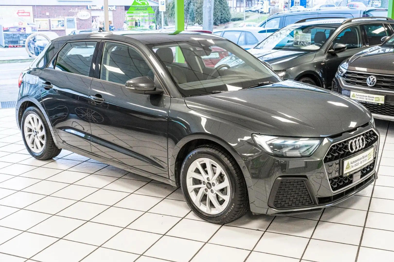 Audi A1 Sportback 1.0 TFSI Automatik NUR 12.600 km Gris - 1