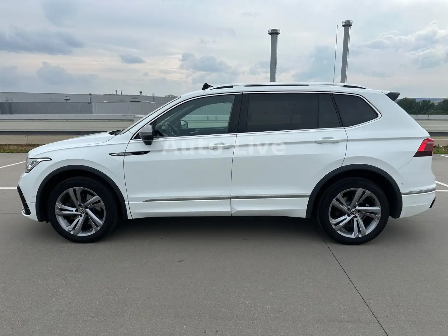 Volkswagen Tiguan Allspace 2.0 TDI DSG*4M*R LIN*PAN*AHK*VOL Weiß - 2