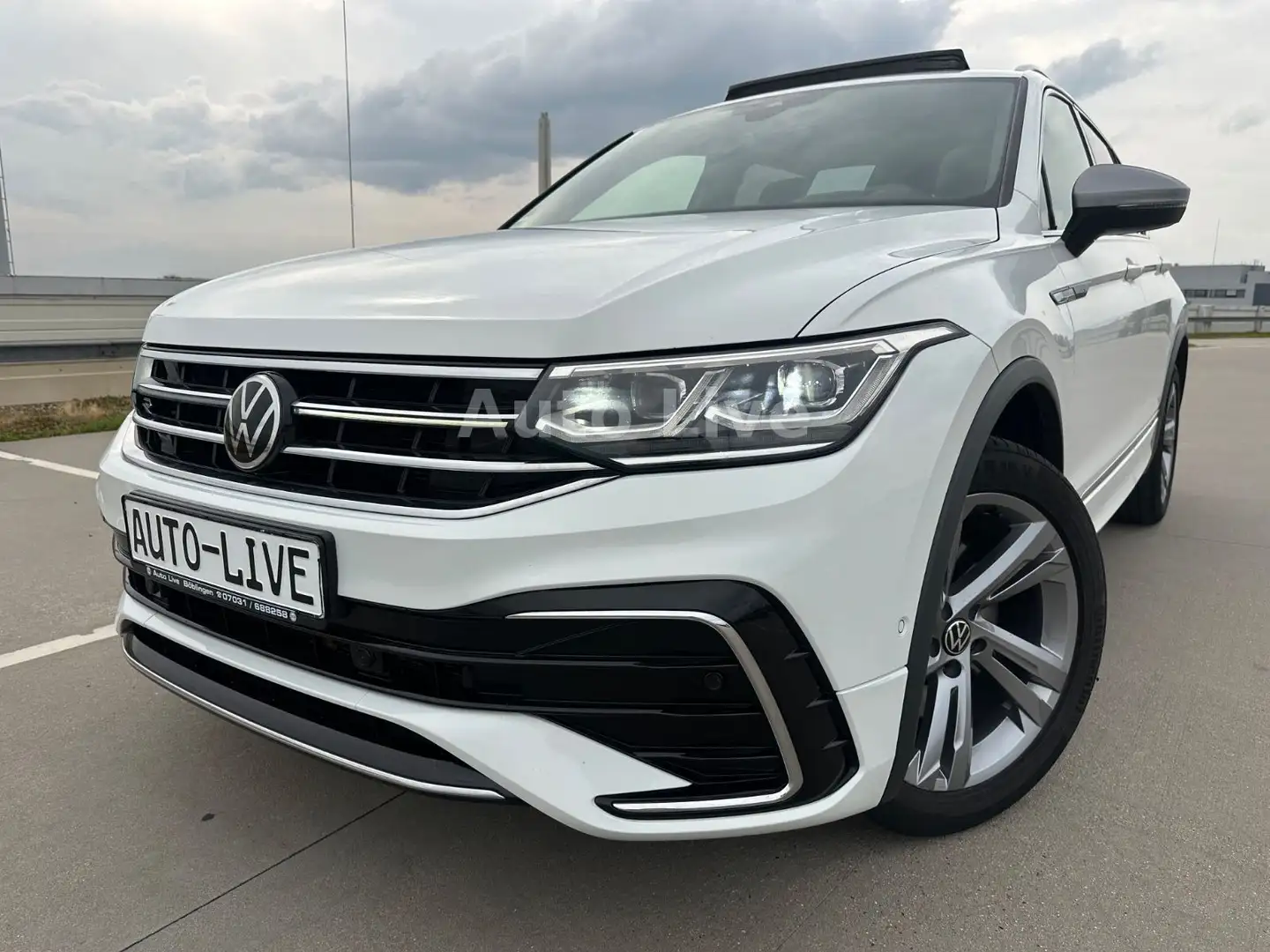 Volkswagen Tiguan Allspace 2.0 TDI DSG*4M*R LIN*PAN*AHK*VOL Weiß - 1