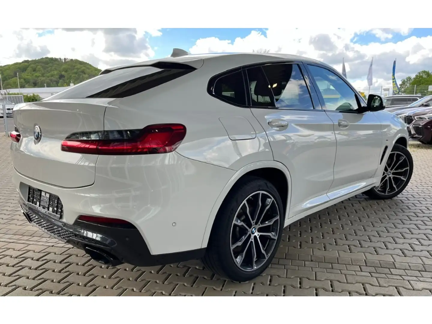 BMW X4 d A M-Sport 20'' HUD Navi eSitze LED HiFi DAB Komf White - 2