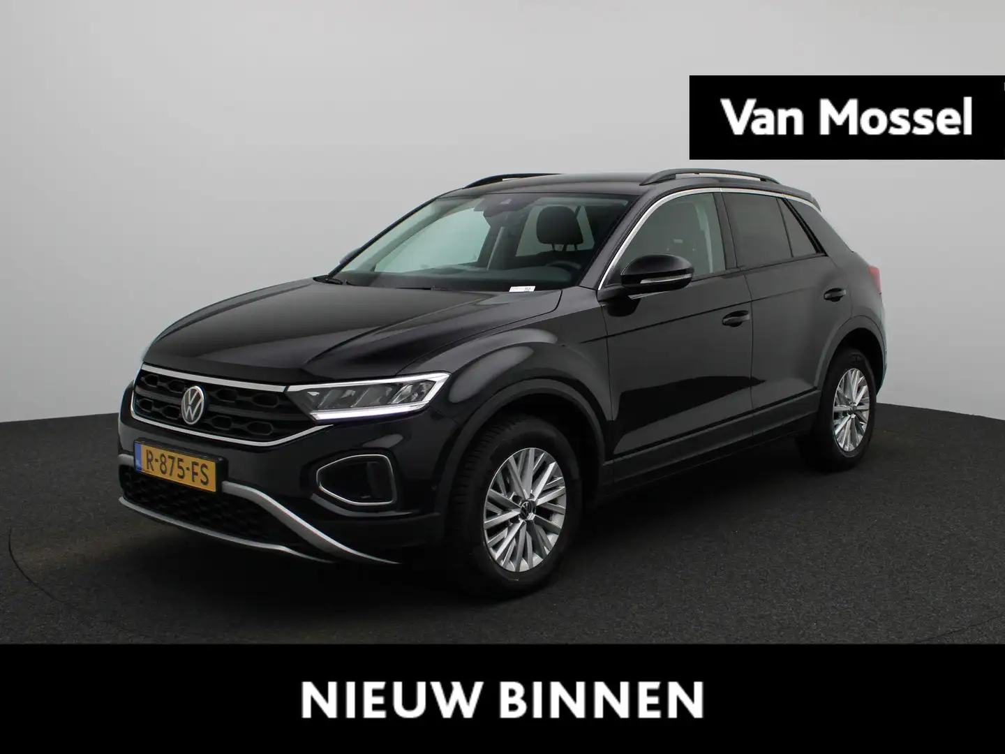 Volkswagen T-Roc 1.0 TSI Life 110 PK | Parkeersensoren | Apple Carp Zwart - 1