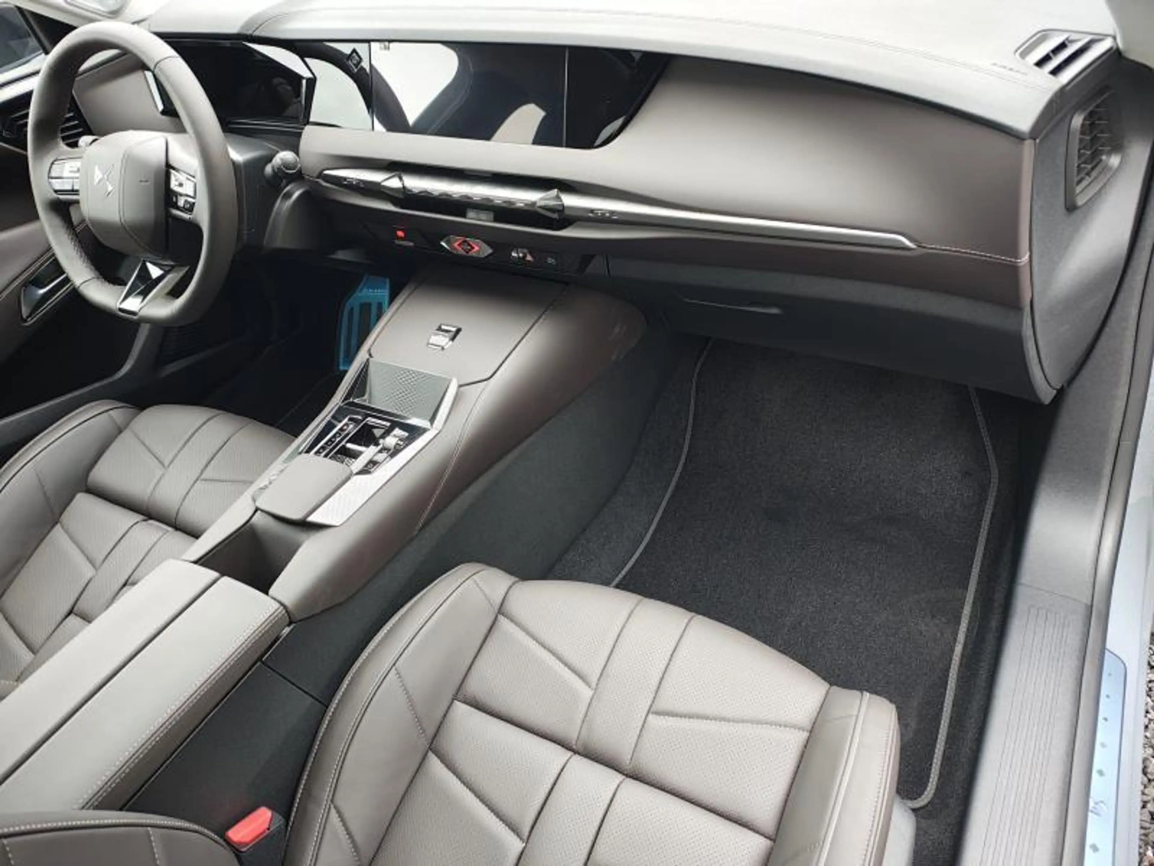DS Automobiles N°4 HYBRID ETOILE NAPPA — photo 2