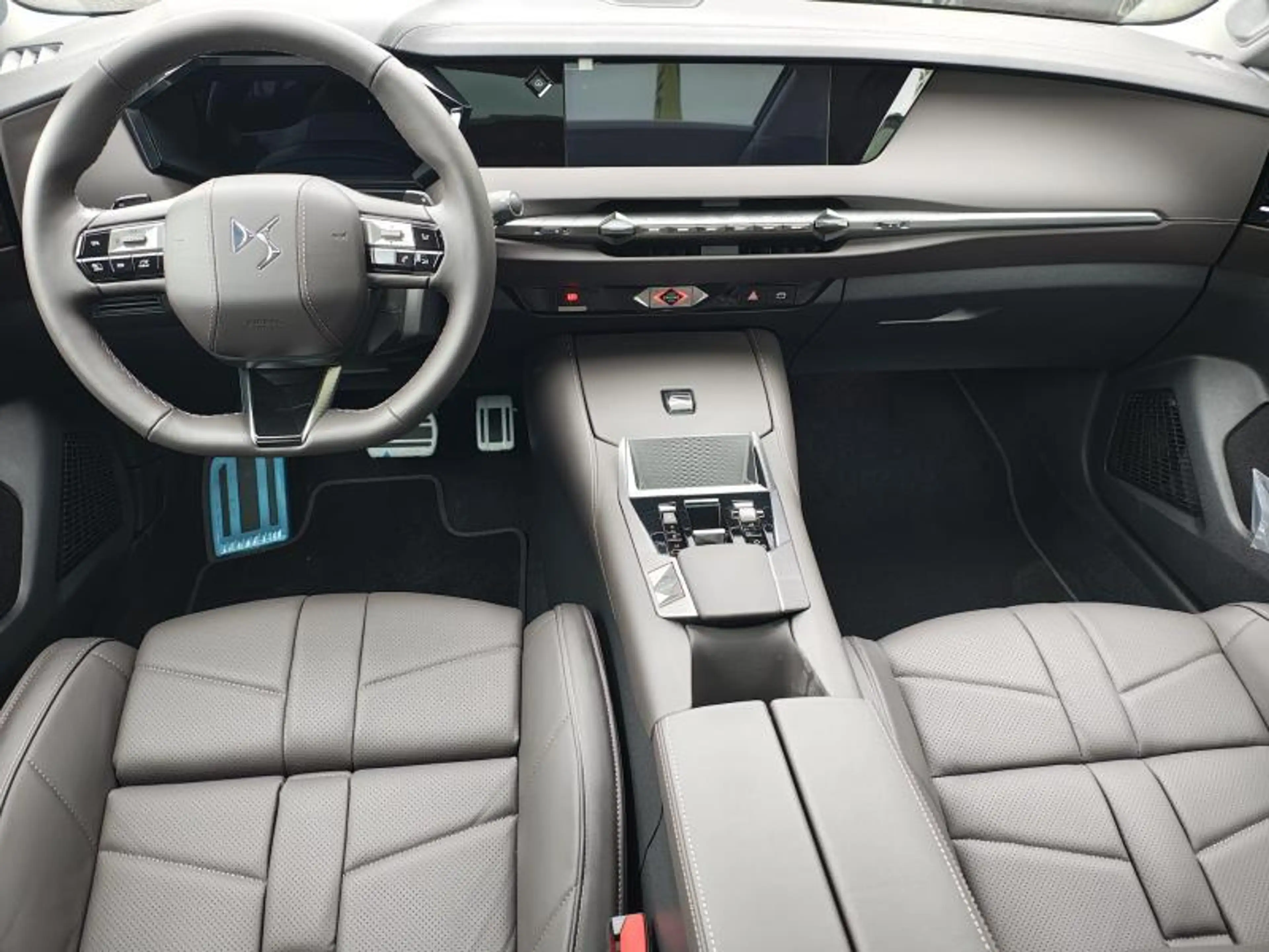 DS Automobiles N°4 HYBRID ETOILE NAPPA — photo 7
