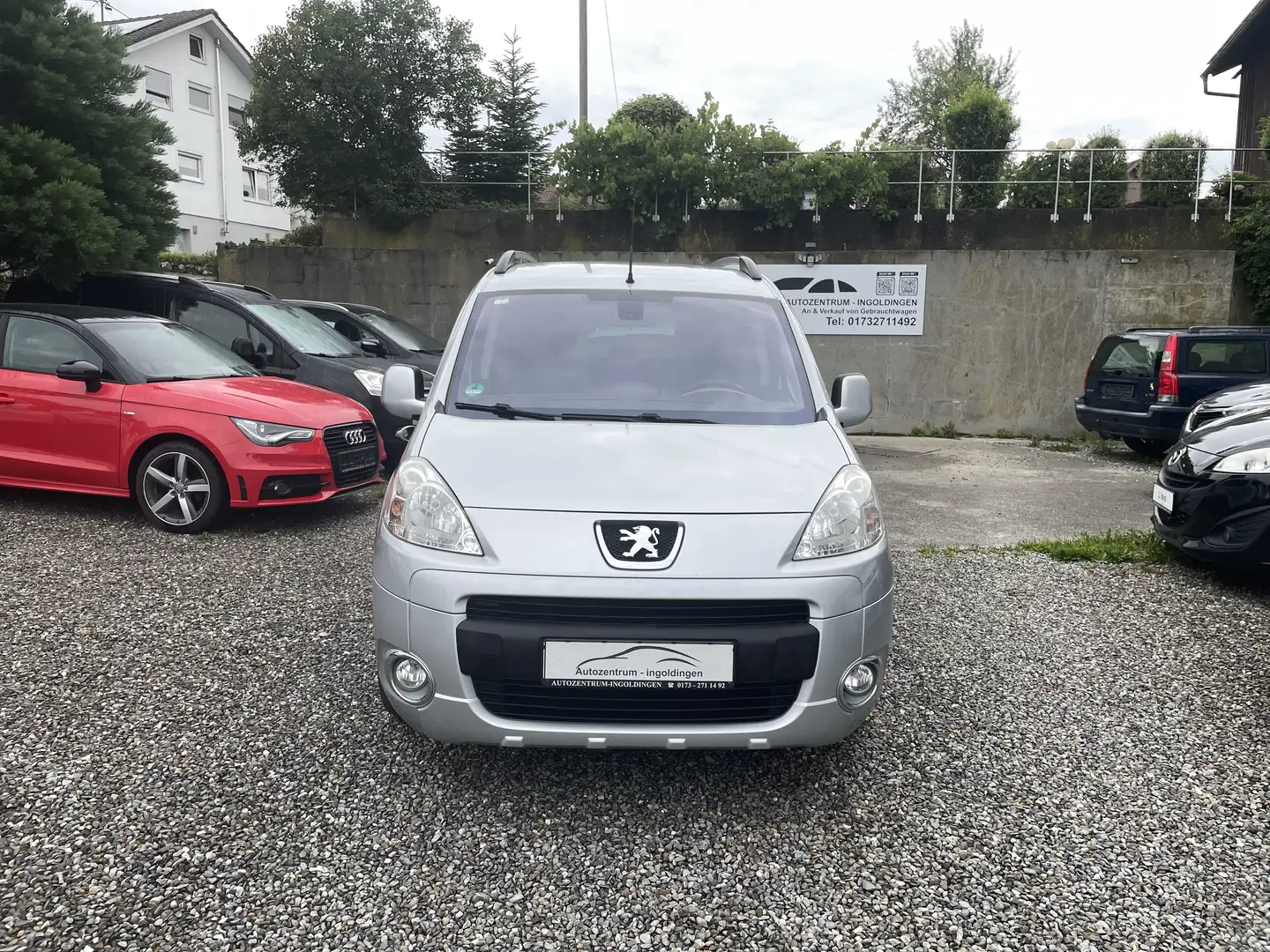 Peugeot Partner Tepee 120 VTi Premium Plateado - 1