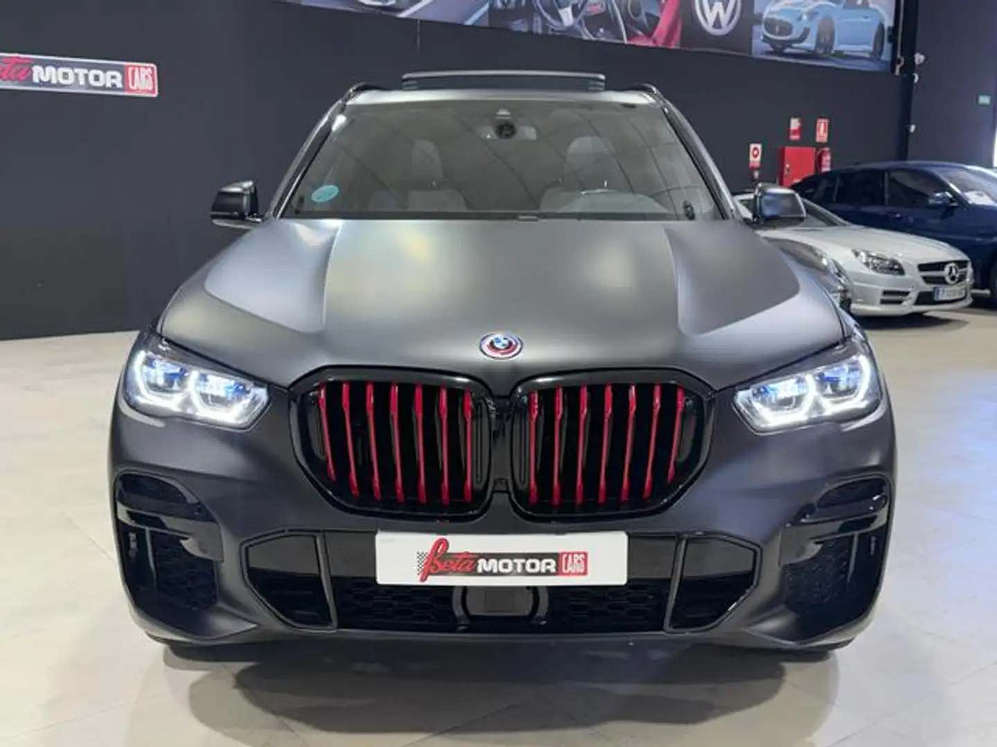 BMW X5 M M50i Schwarz - 2