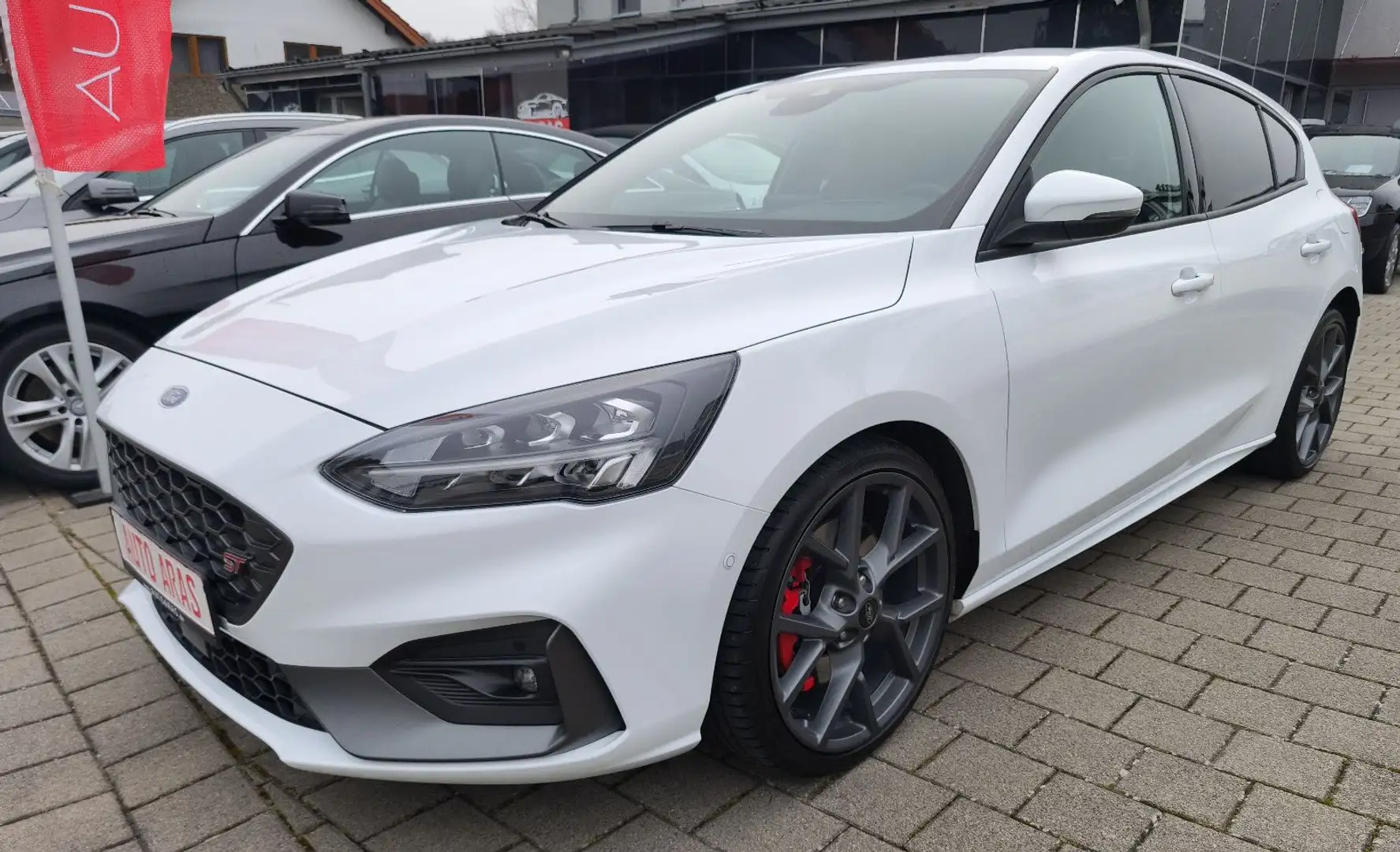 Ford Focus Lim. 2.3 ST  Performance  1.Hand Weiß - 2