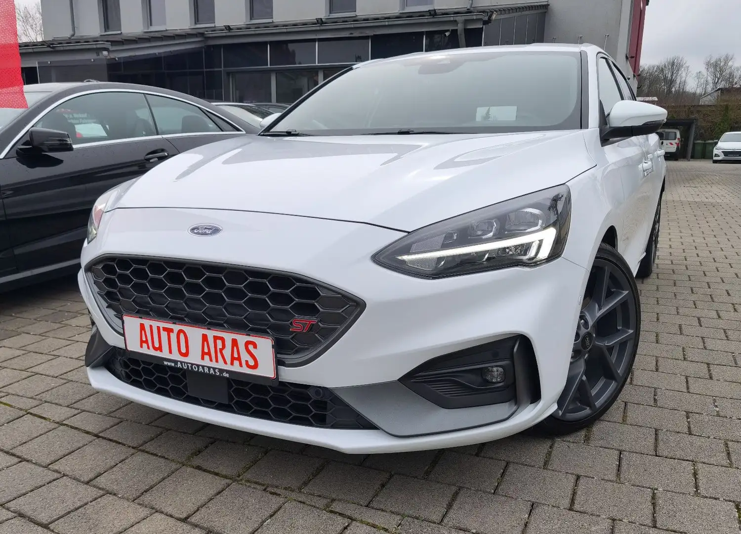 Ford Focus Lim. 2.3 ST  Performance  1.Hand Weiß - 1