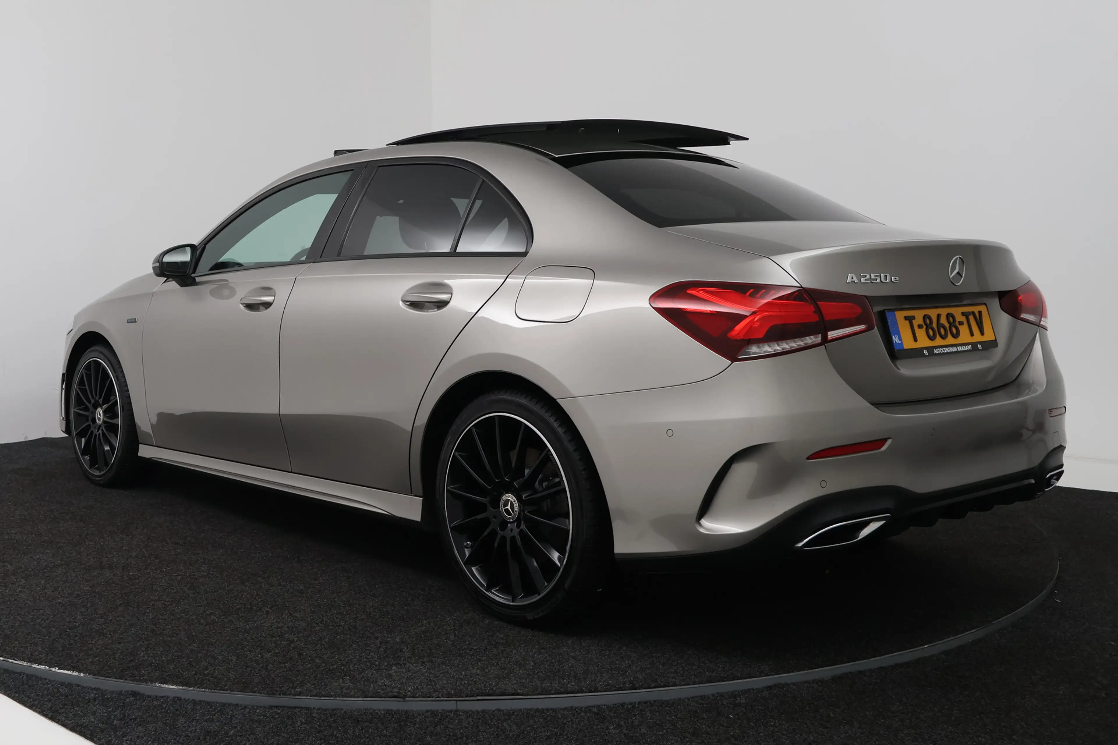 Mercedes-Benz A 250 e (PANORAMADAK, ELEKT. STOELEN, SFEERVERLICHTING, — photo 3