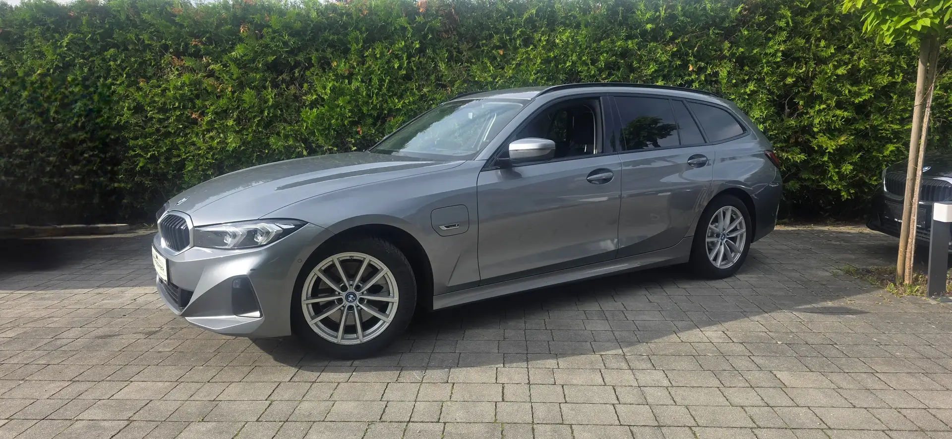 BMW 320 320e PHEV Head Up LED Kamera Leder Finanzierung Grau - 2
