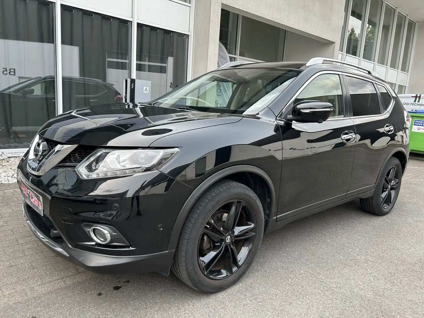 Nissan X-Trail 1.6i Panodak/Airco/Trekhaak/48000km Zwart - 1