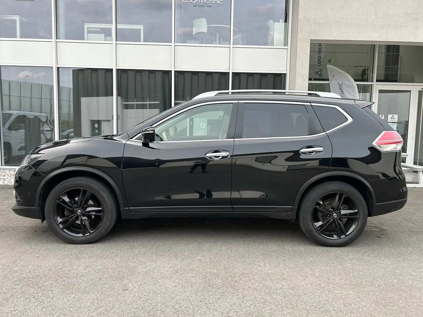 Nissan X-Trail 1.6i Panodak/Airco/Trekhaak/48000km Zwart - 2