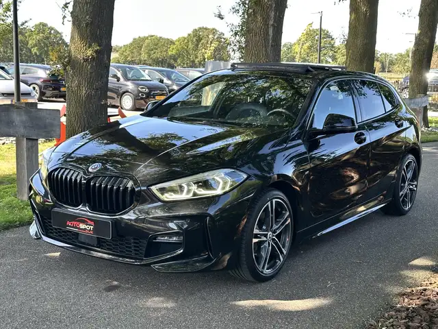 BMW 1 Series view 8