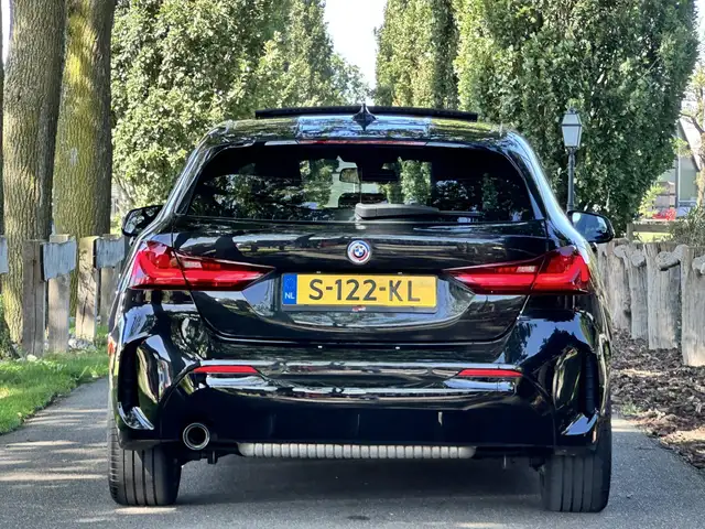 BMW 1 Series view 13