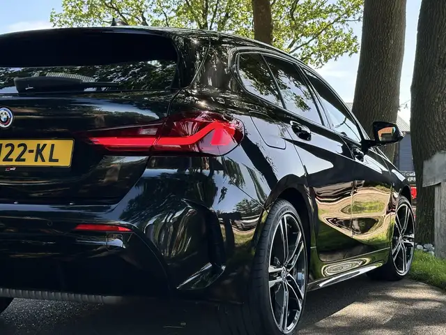 BMW 1 Series view 5