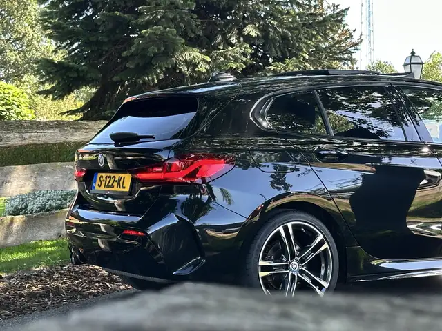 BMW 1 Series view 4