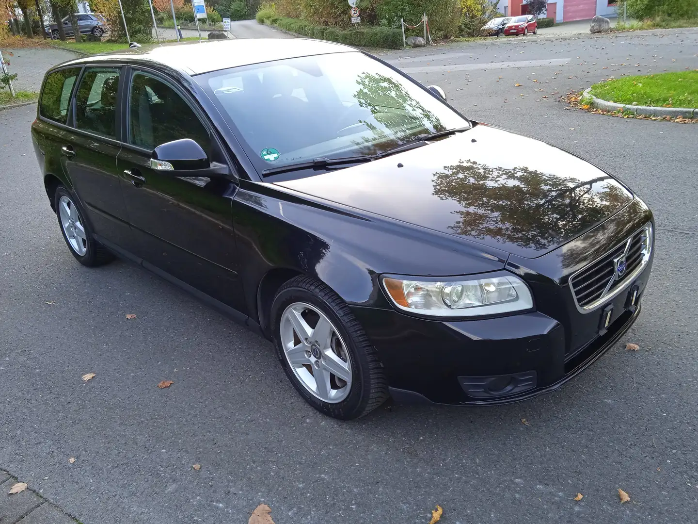 Volvo V50 2.0D 136PS Automatik, Tempomat, AHK, Klima Schwarz - 2