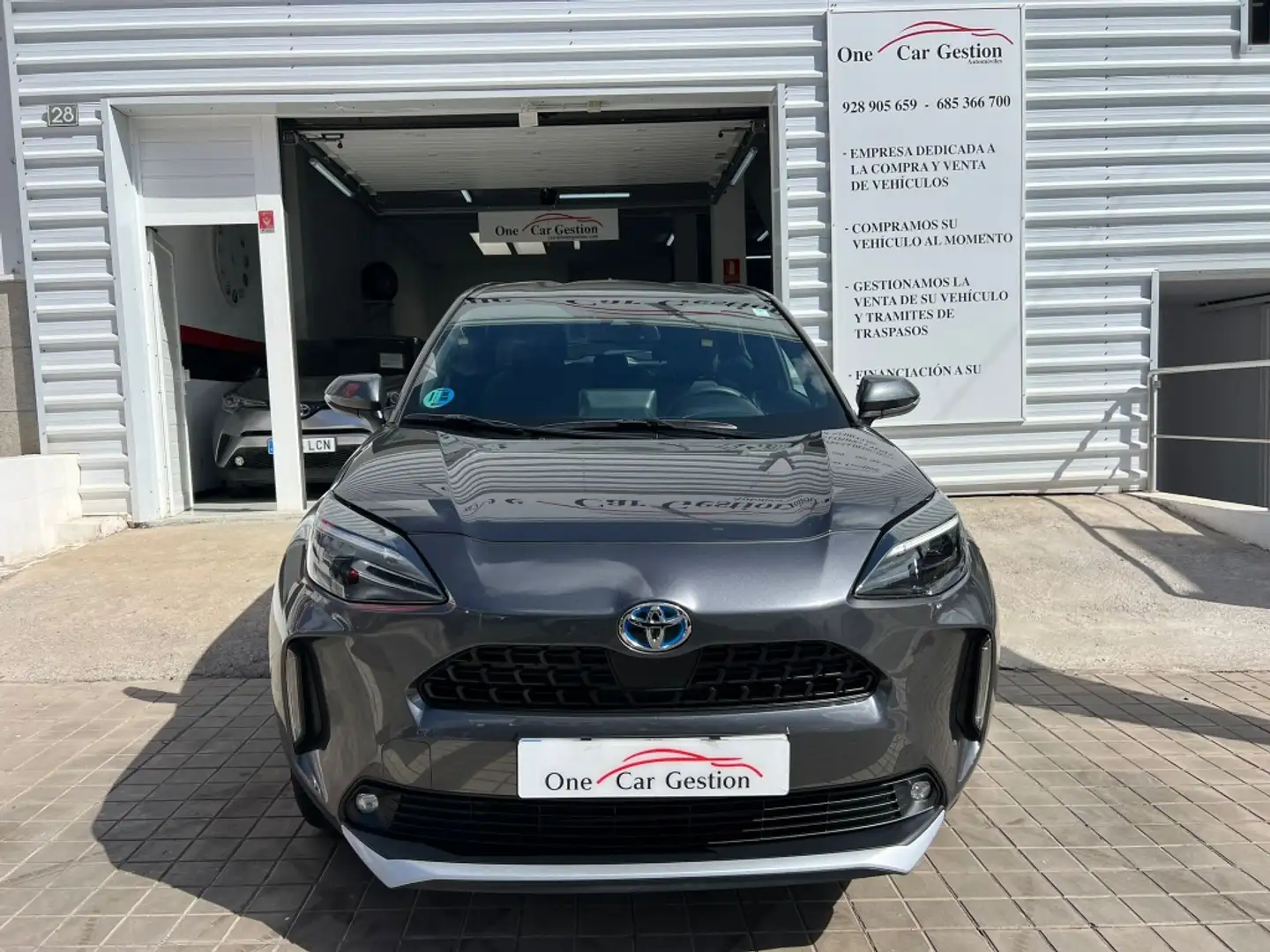 Toyota Yaris Cross 120H Active Plus Gris - 2