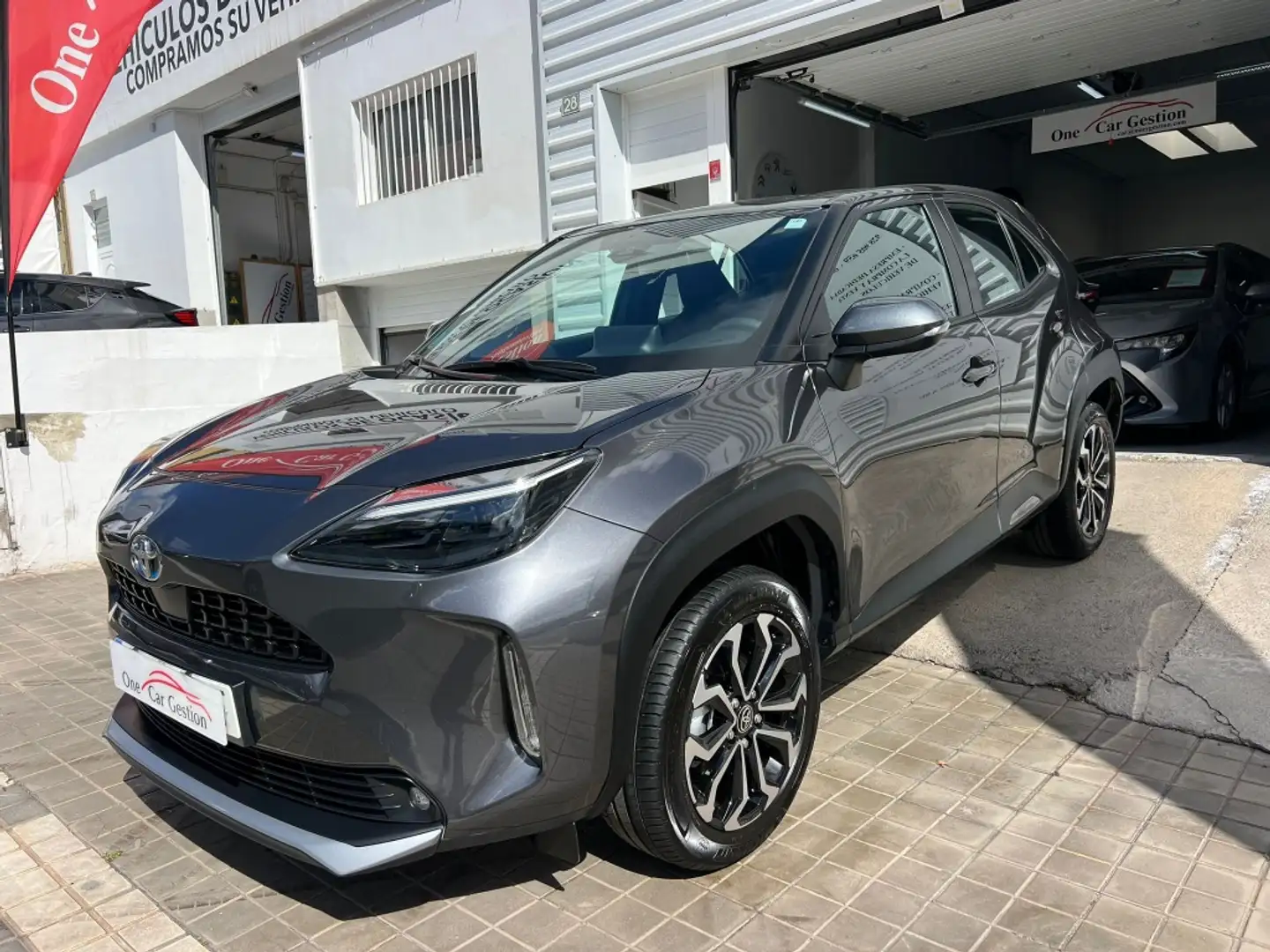 Toyota Yaris Cross 120H Active Plus Gris - 1