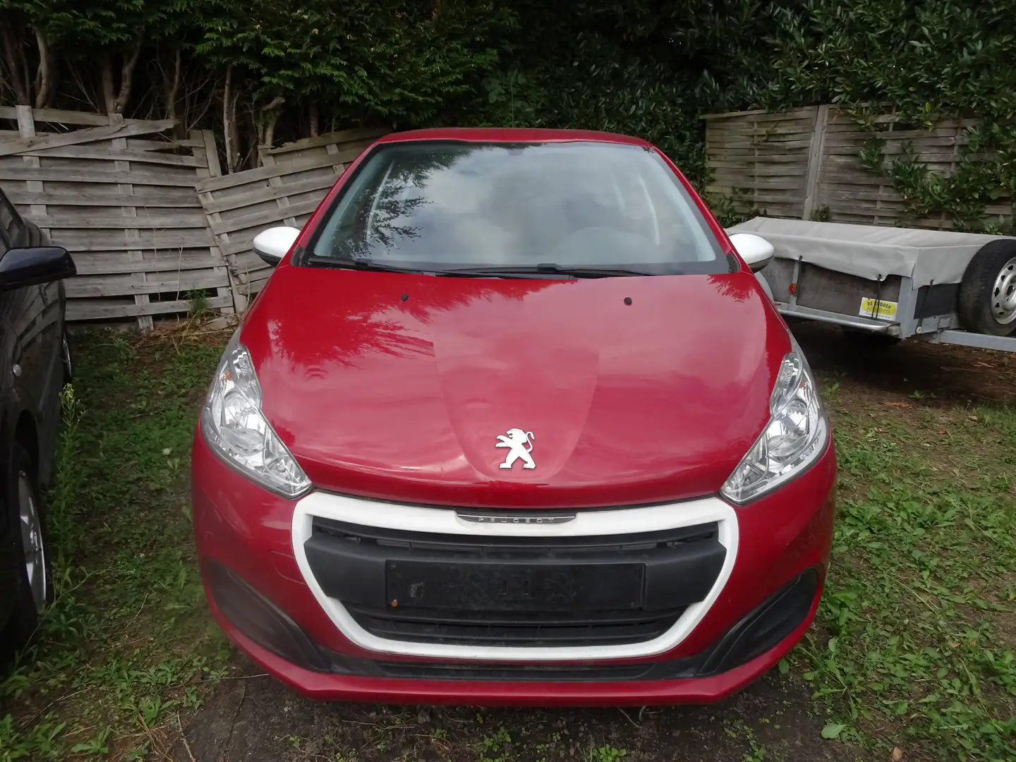 Peugeot 208 1.0i essence POUR PIECES "PROBLEME MOTEUR" Rouge - 1