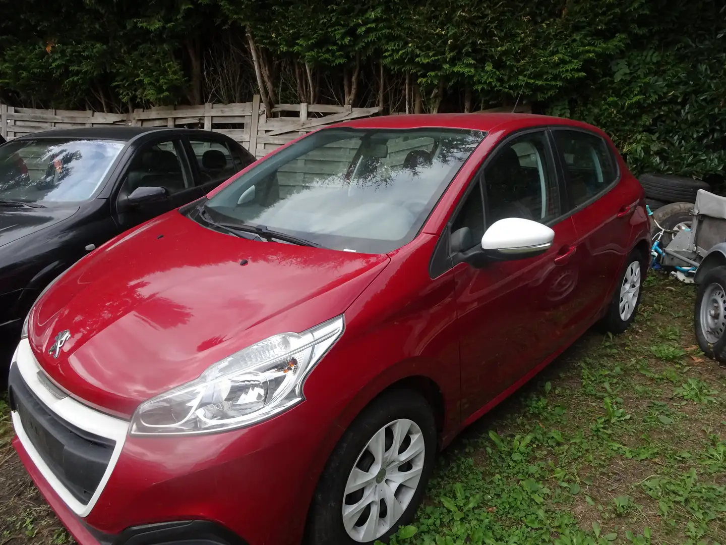 Peugeot 208 1.0i essence POUR PIECES "PROBLEME MOTEUR" Rouge - 2