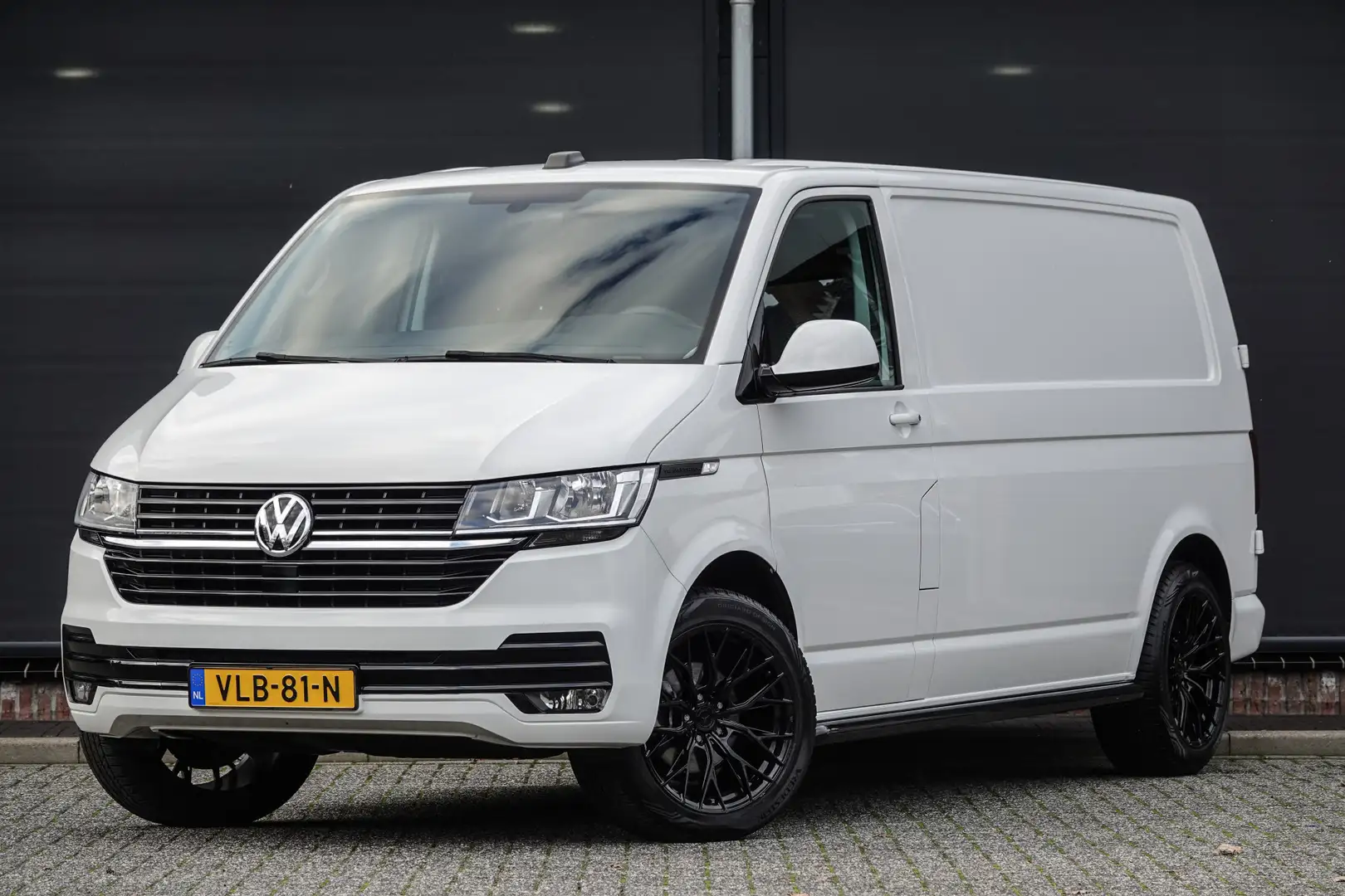 Volkswagen T6.1 Transporter L2H1 2.0Tdi 150Pk DSG7 | 28 | Stoel-Bank | Sidebar Wit - 1