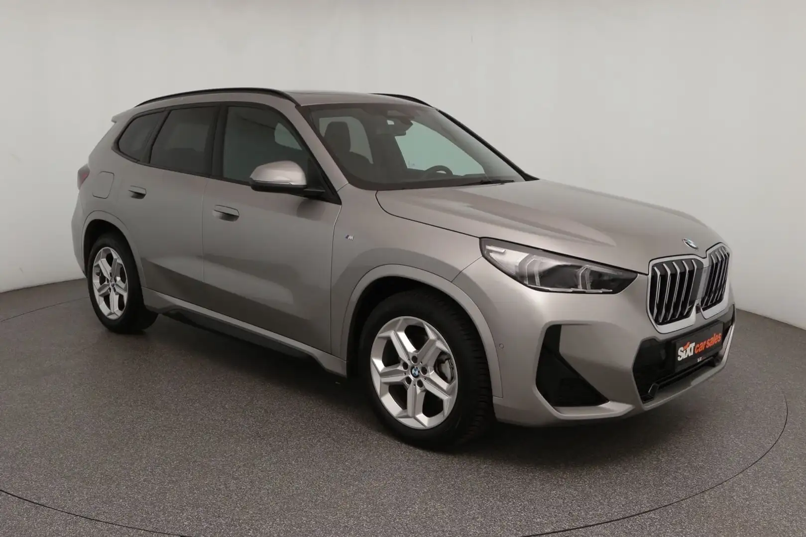 BMW X1 sDrive18d M Sport HUD|Pano|PAs+360°|Aktiv|AHK Silber - 1
