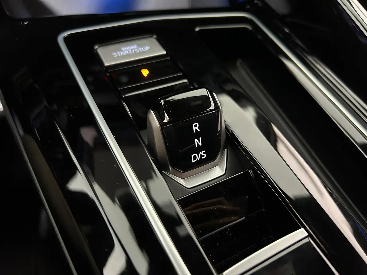 Volkswagen Golf R-Line Plus 150cv dsg + Anniversary model 18