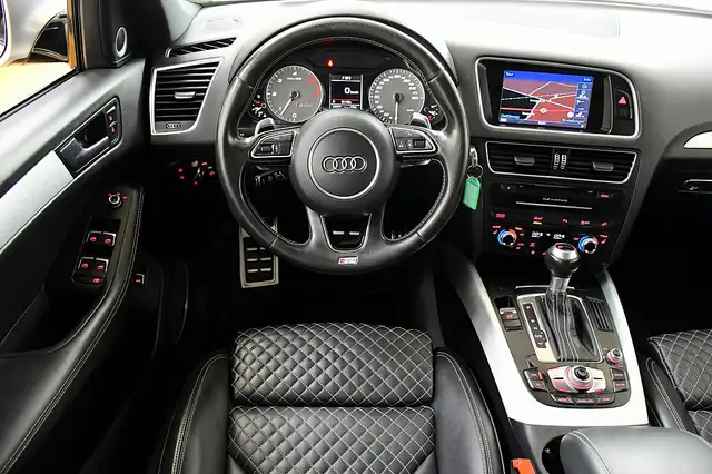 Audi SQ5 view 2