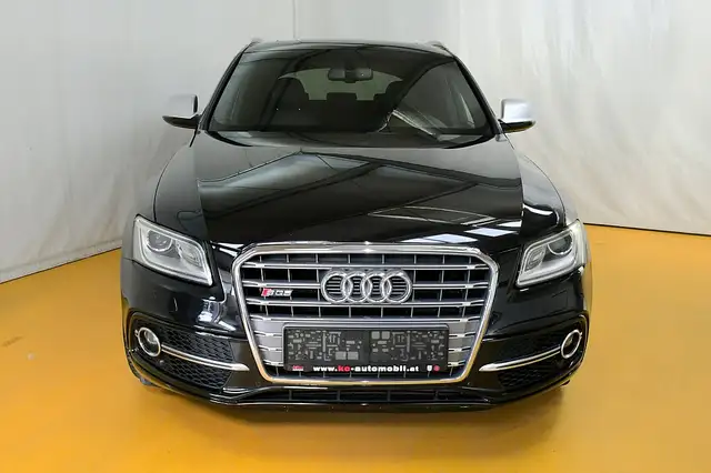 Audi SQ5 view 11