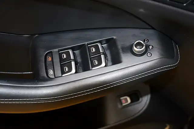 Audi SQ5 view 14