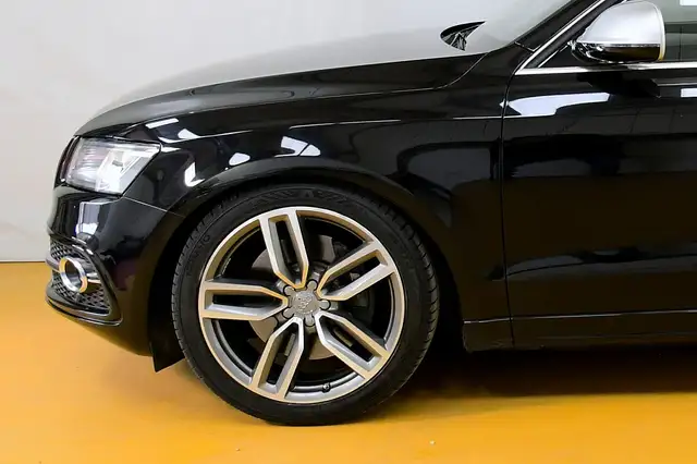 Audi SQ5 view 8