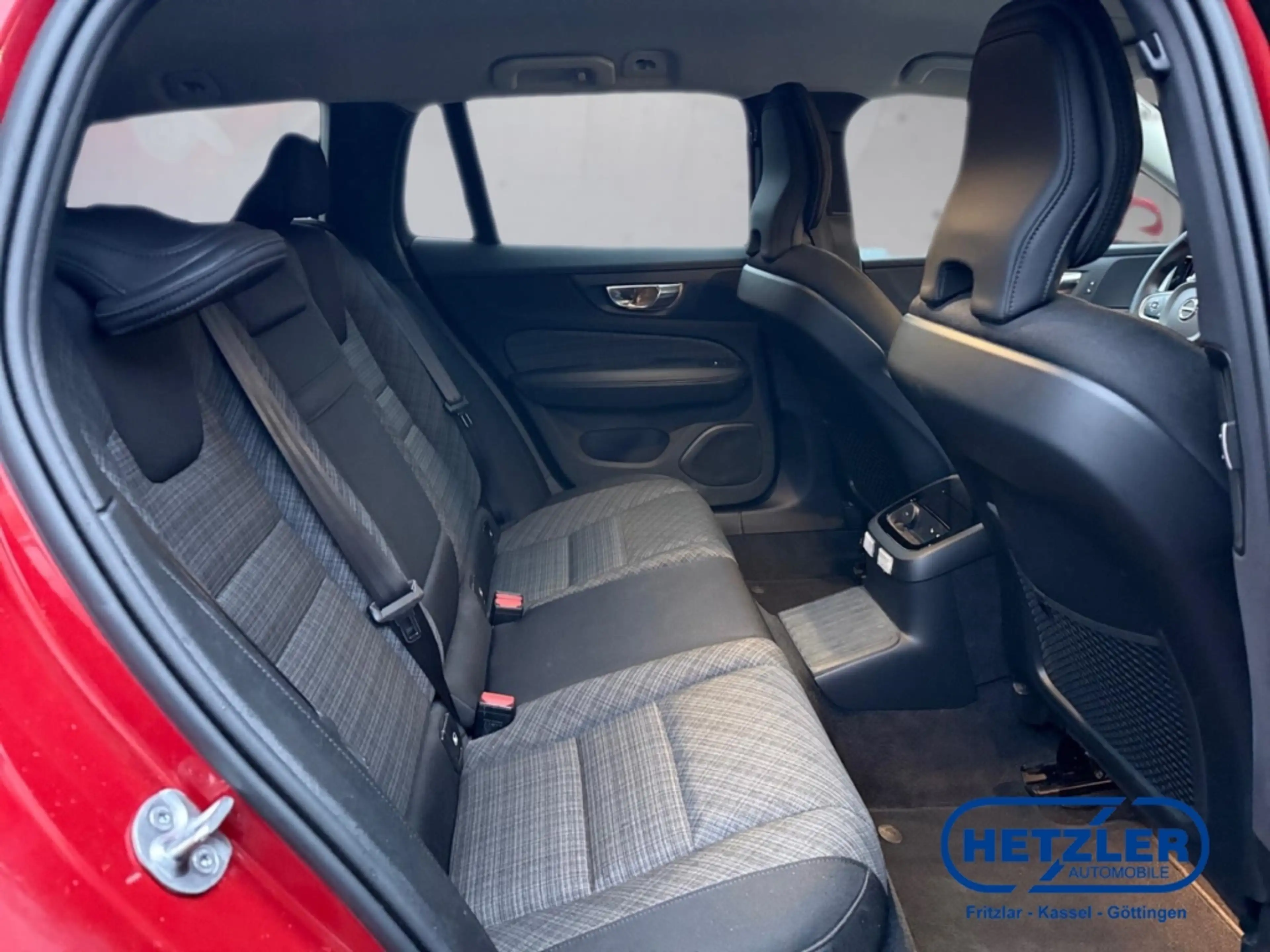 Volvo V60 Recharge Core Recharge PlugIn Hybrid T6 AWD 8-Gang — photo 11