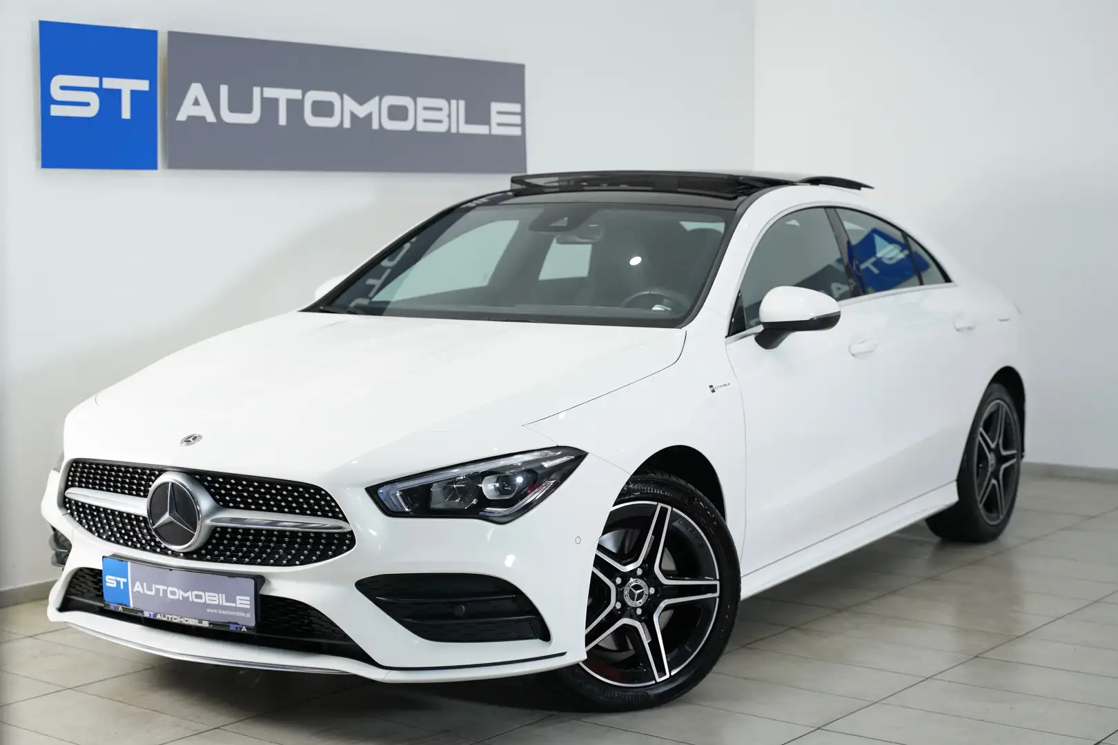 Mercedes-Benz CLA 250 e Aut. // 1.BESITZ // AMG-LINE // PANO // LED // Weiß - 1