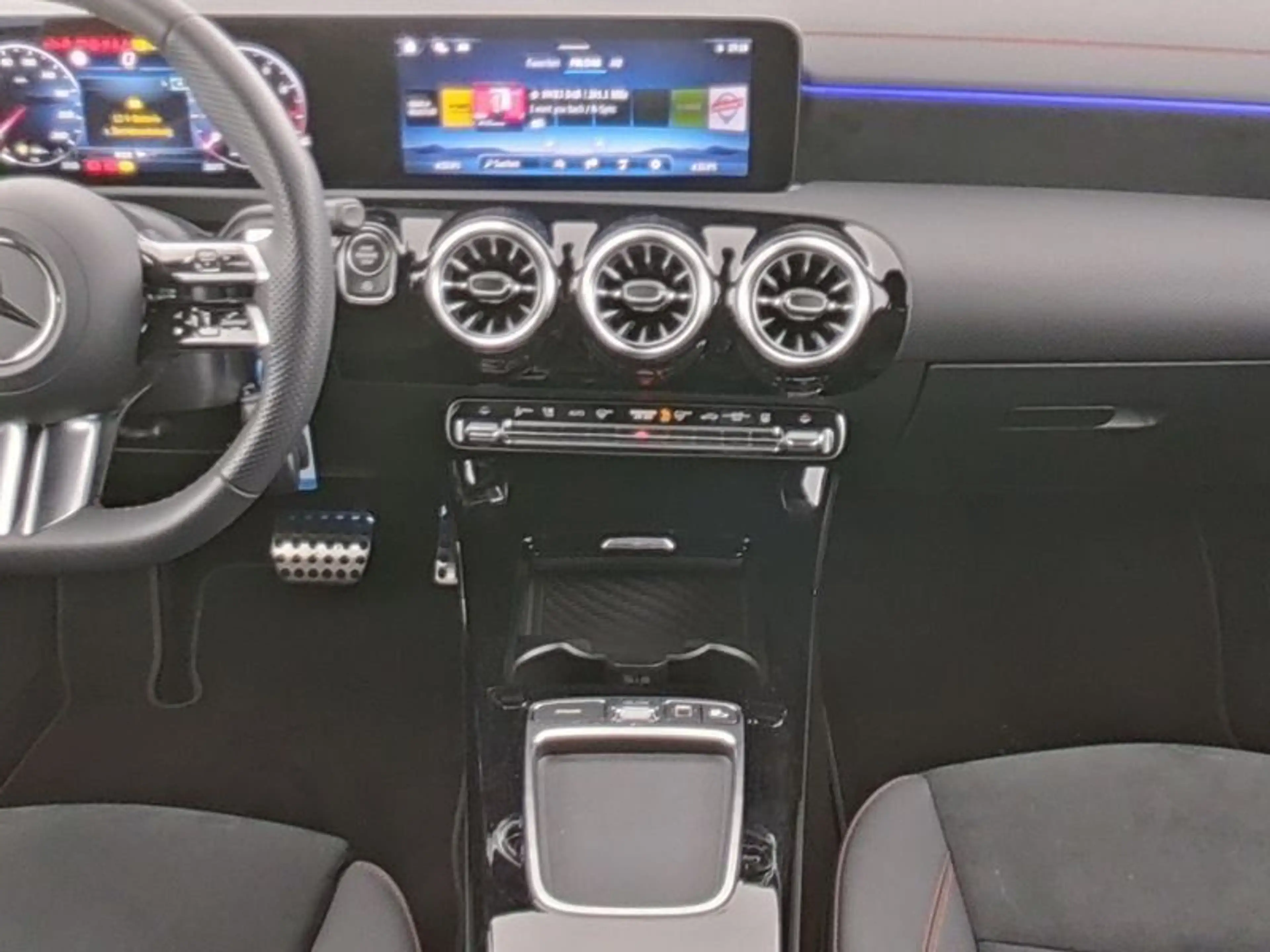 Mercedes-Benz CLA 200 AMG-PREMIUM NIGHT AHK STANDHEIZ MBEAM — photo 7