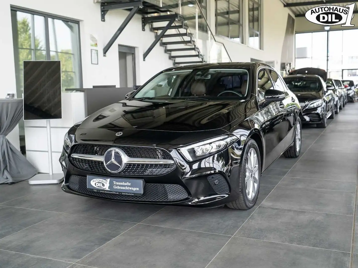 Mercedes-Benz A 180 d 7G-DCT *R-KAMERA*AMBIENTE*LED* Noir - 2