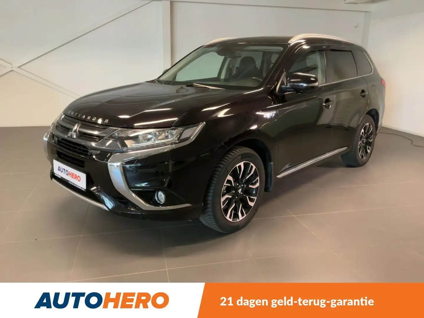 Mitsubishi Outlander 2.0 PHEV Top 4WD Fekete - 1