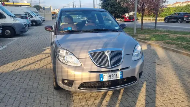 Lancia Ypsilon 1.3 MJT 75 CV Platino