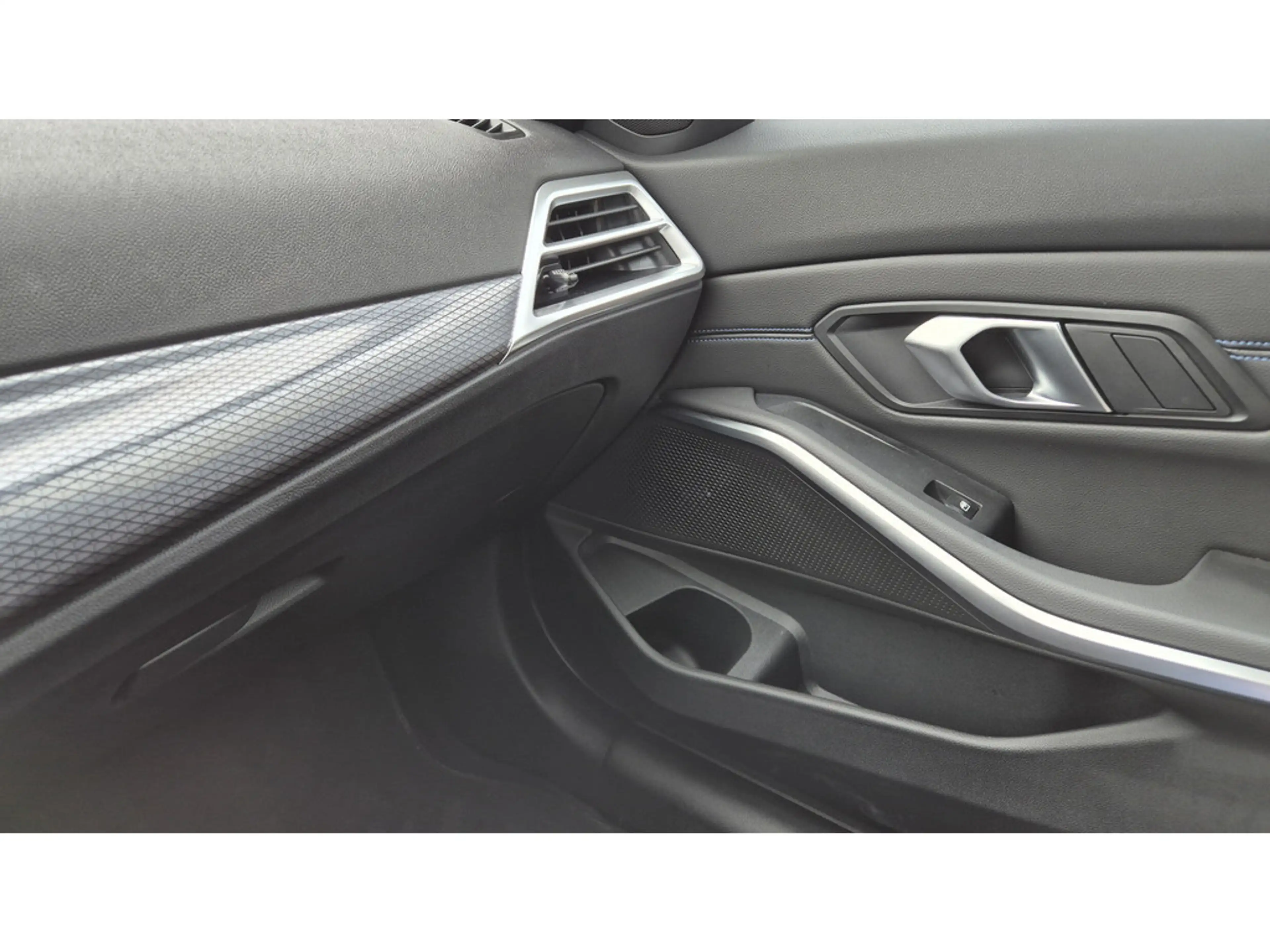 BMW 320 d Touring xDrive M-Sport AHK+PANO+ACC+KAM — photo 12