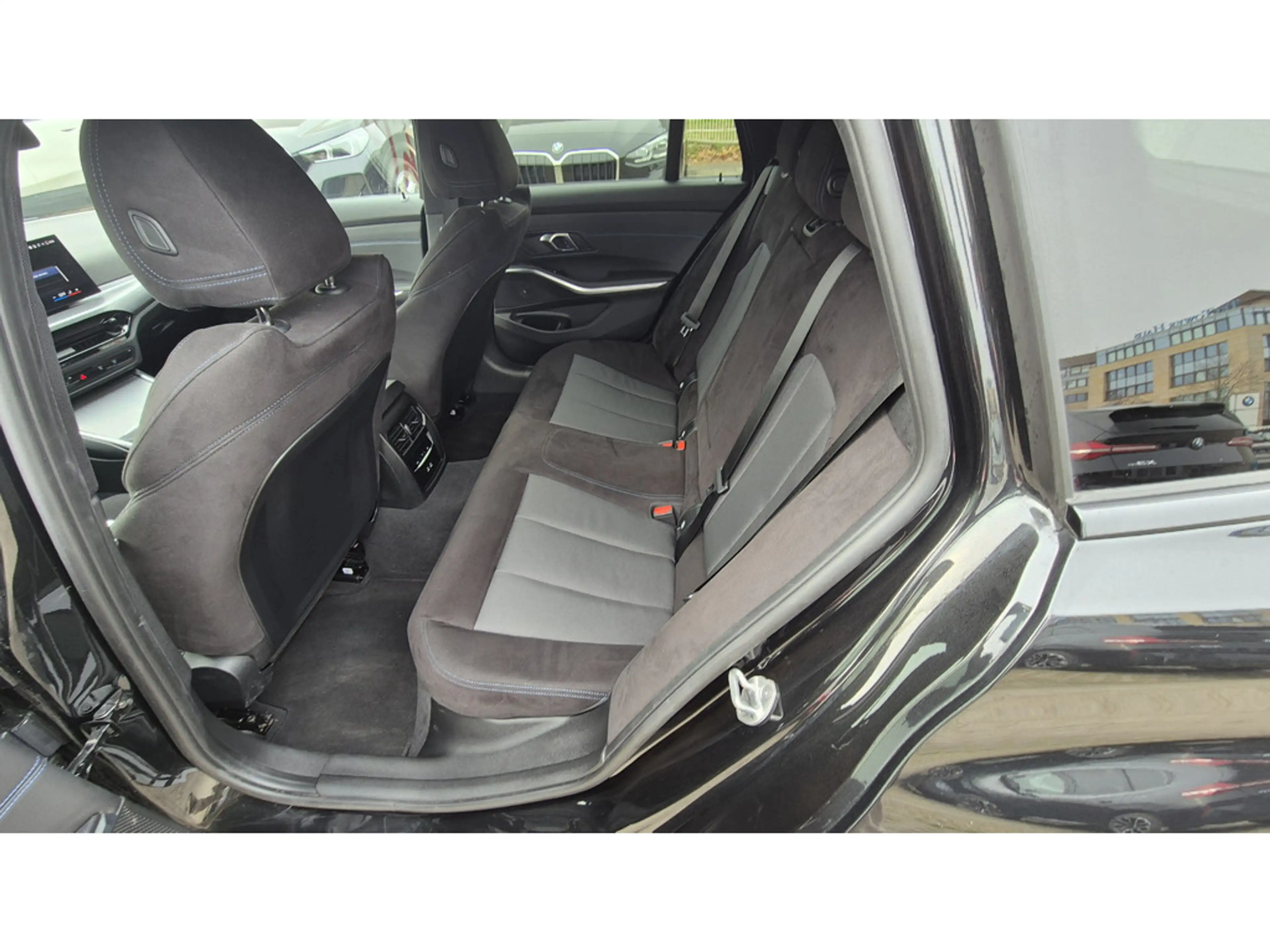BMW 320 d Touring xDrive M-Sport AHK+PANO+ACC+KAM — photo 13