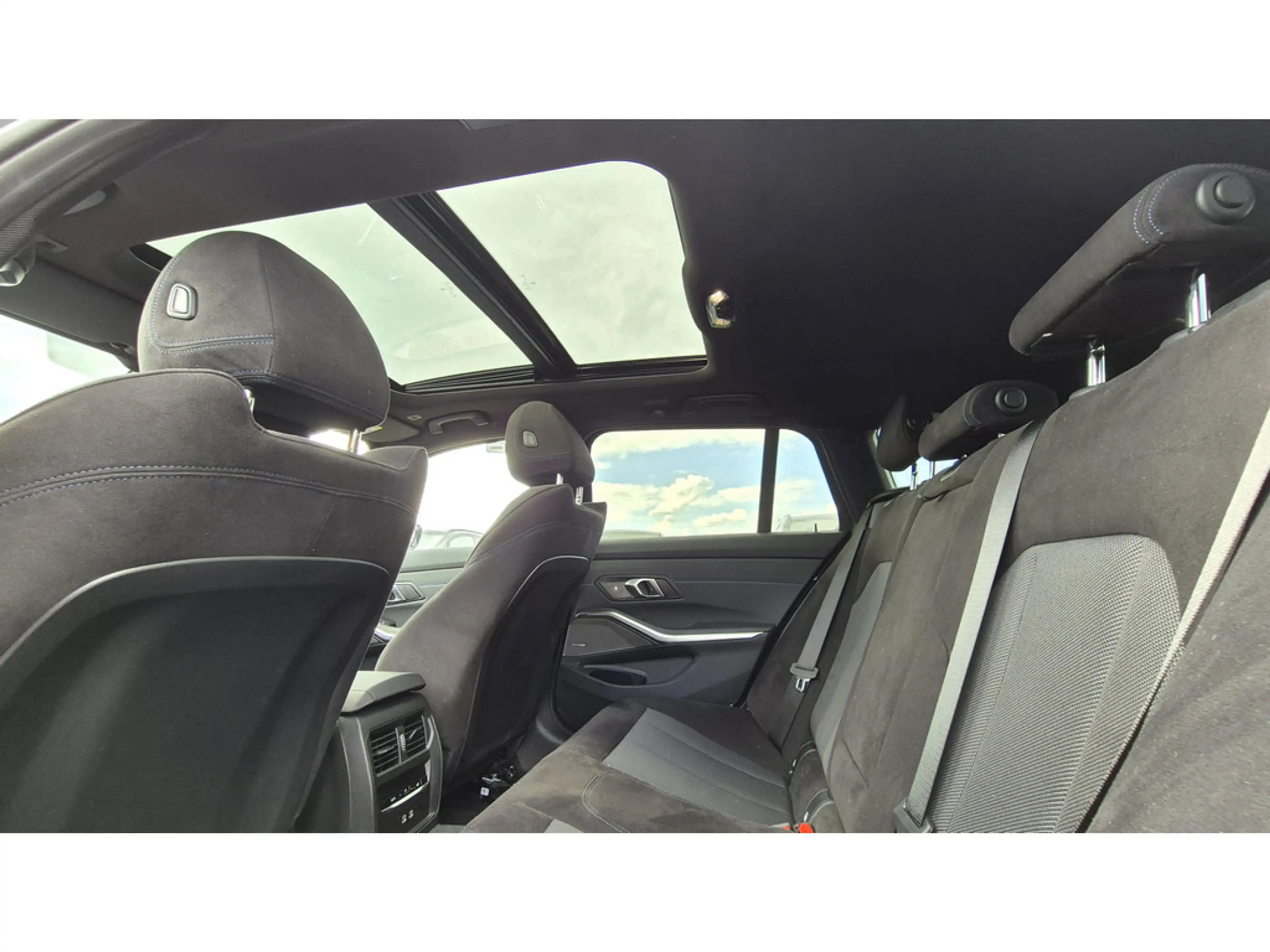 BMW 320 d Touring xDrive M-Sport AHK+PANO+ACC+KAM — photo 14