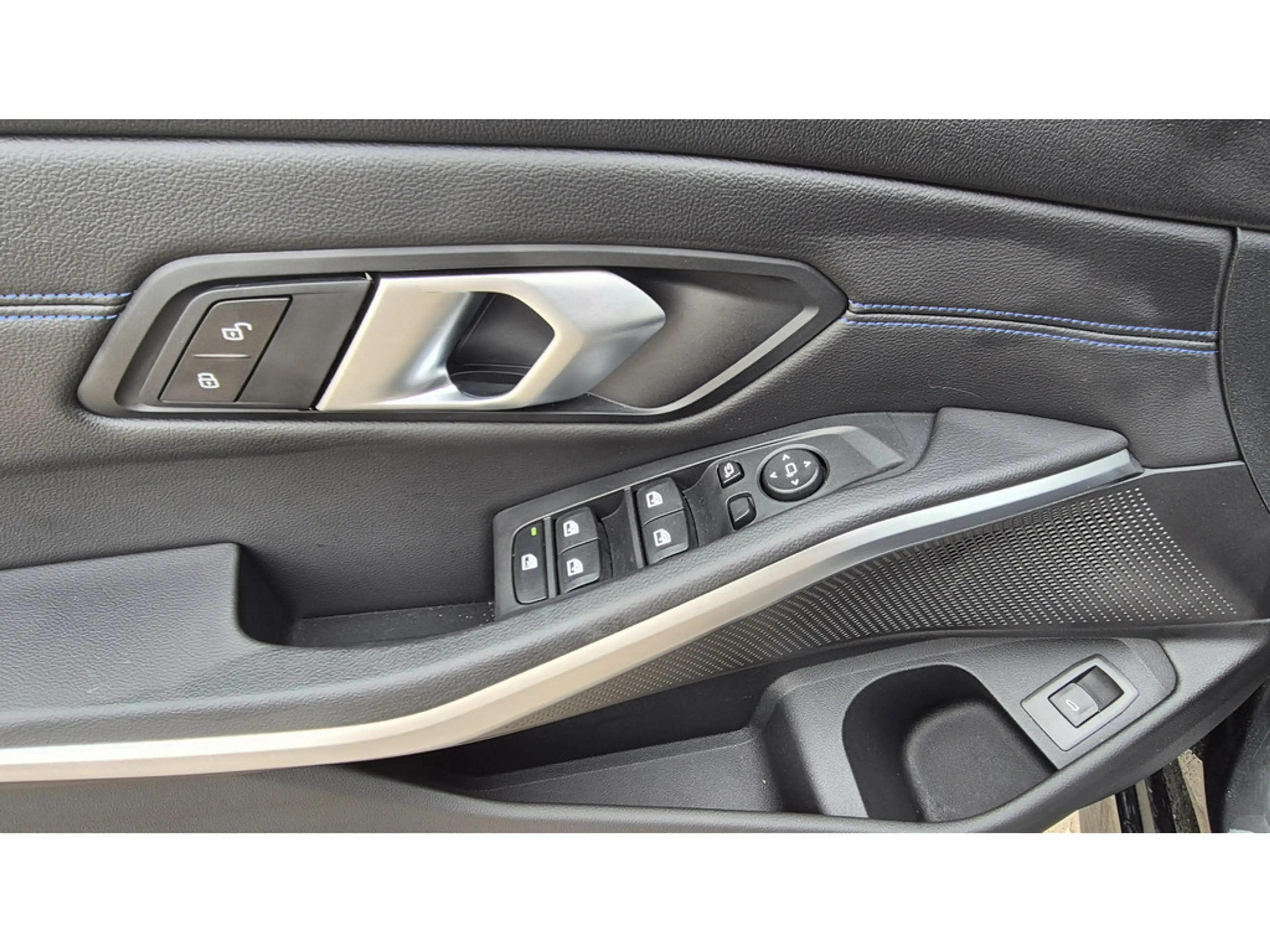 BMW 320 d Touring xDrive M-Sport AHK+PANO+ACC+KAM — photo 11