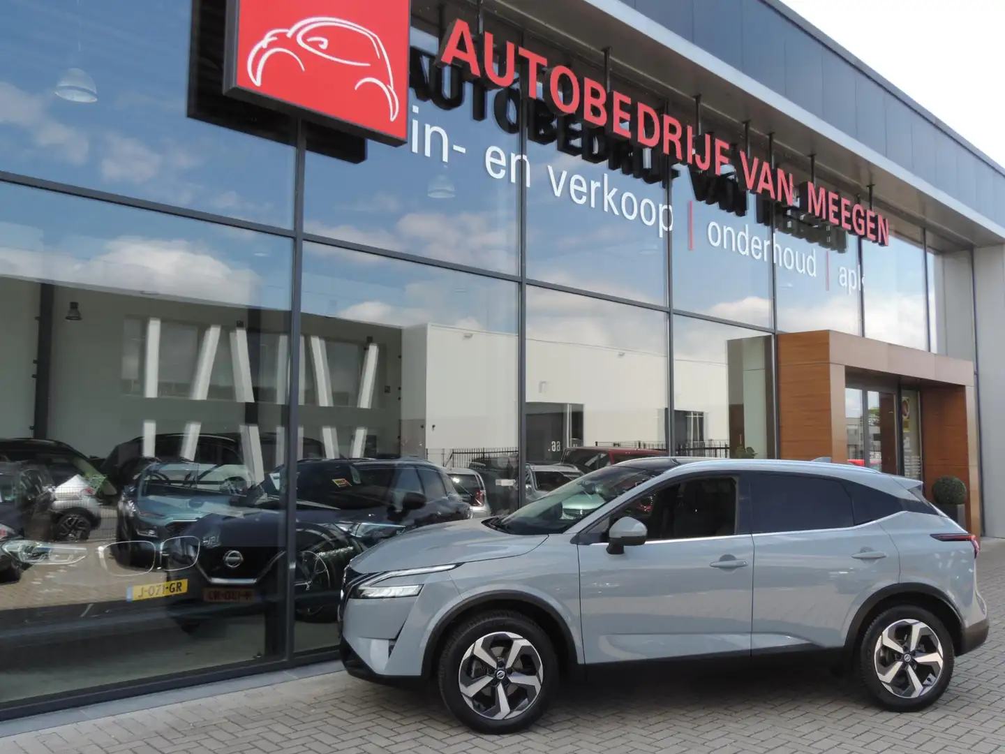 Nissan Qashqai 1.3 MHEV Premiere Edition 76.000km | Panodak | LED Grijs - 2