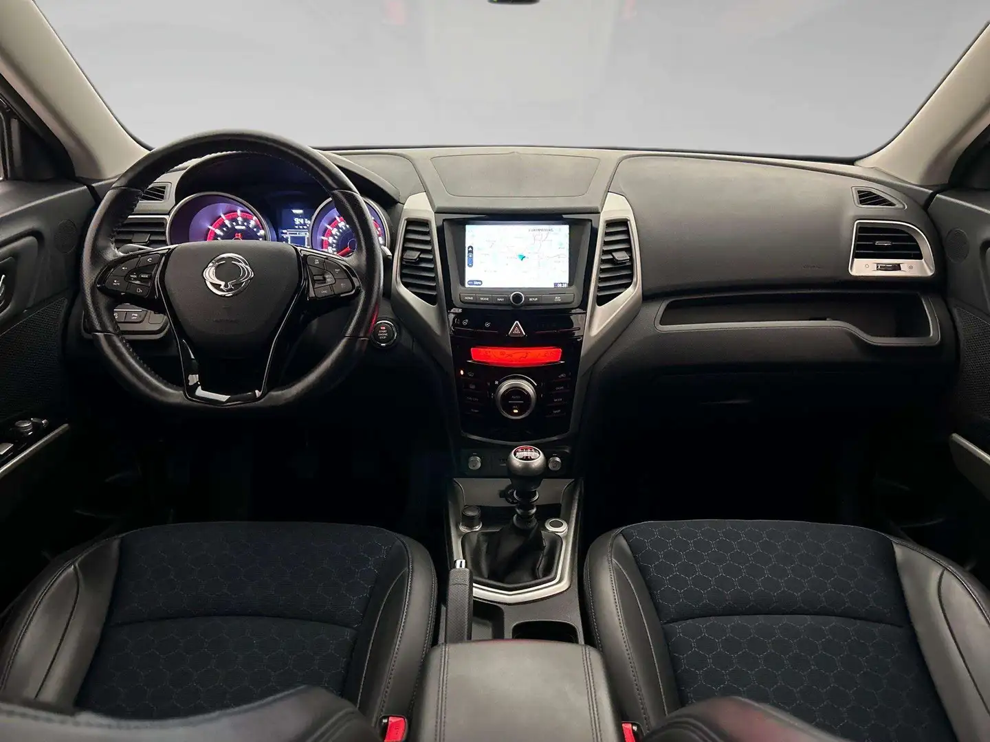 SsangYong Tivoli 1.6 Fekete - 2