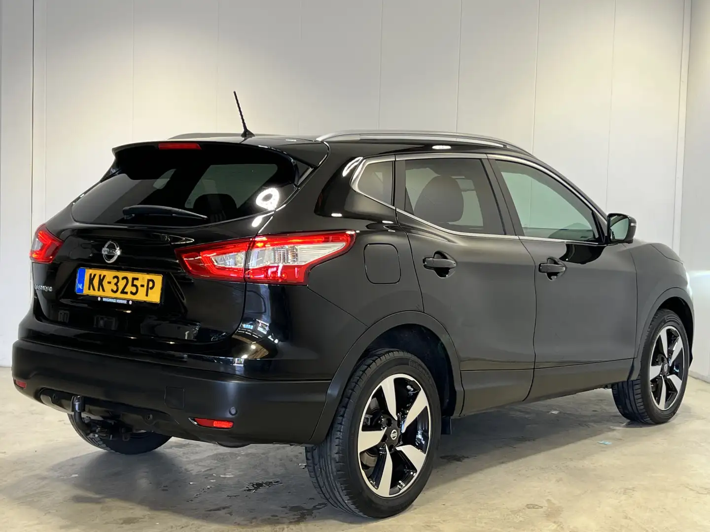 Nissan Qashqai 1.2 N-Connecta | Navigatie | LM Velgen 18" | Cruis Zwart - 2