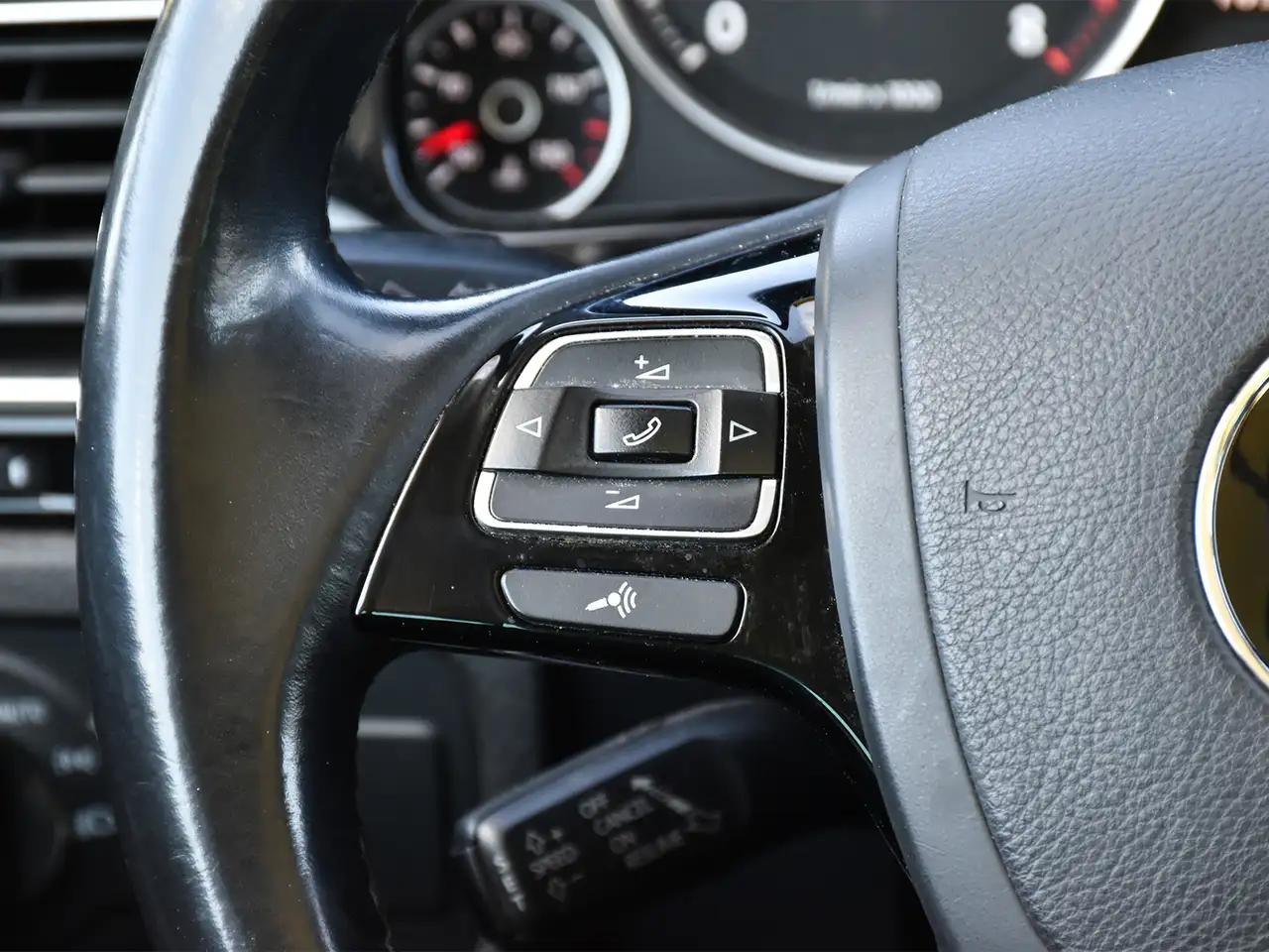 Volkswagen Touareg снимка Volkswagen Touareg