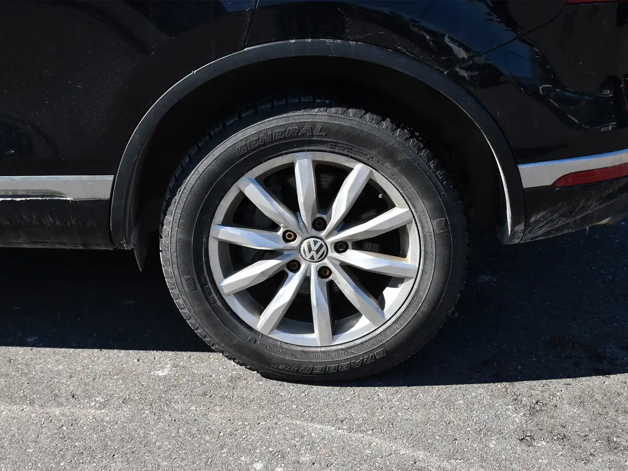 Volkswagen Touareg снимка Volkswagen Touareg
