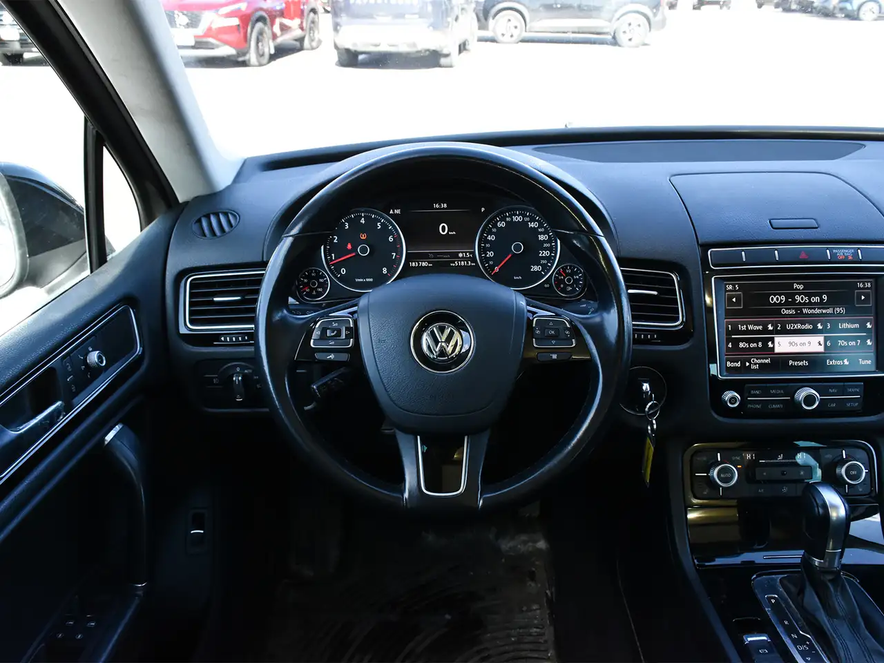 Volkswagen Touareg снимка Volkswagen Touareg