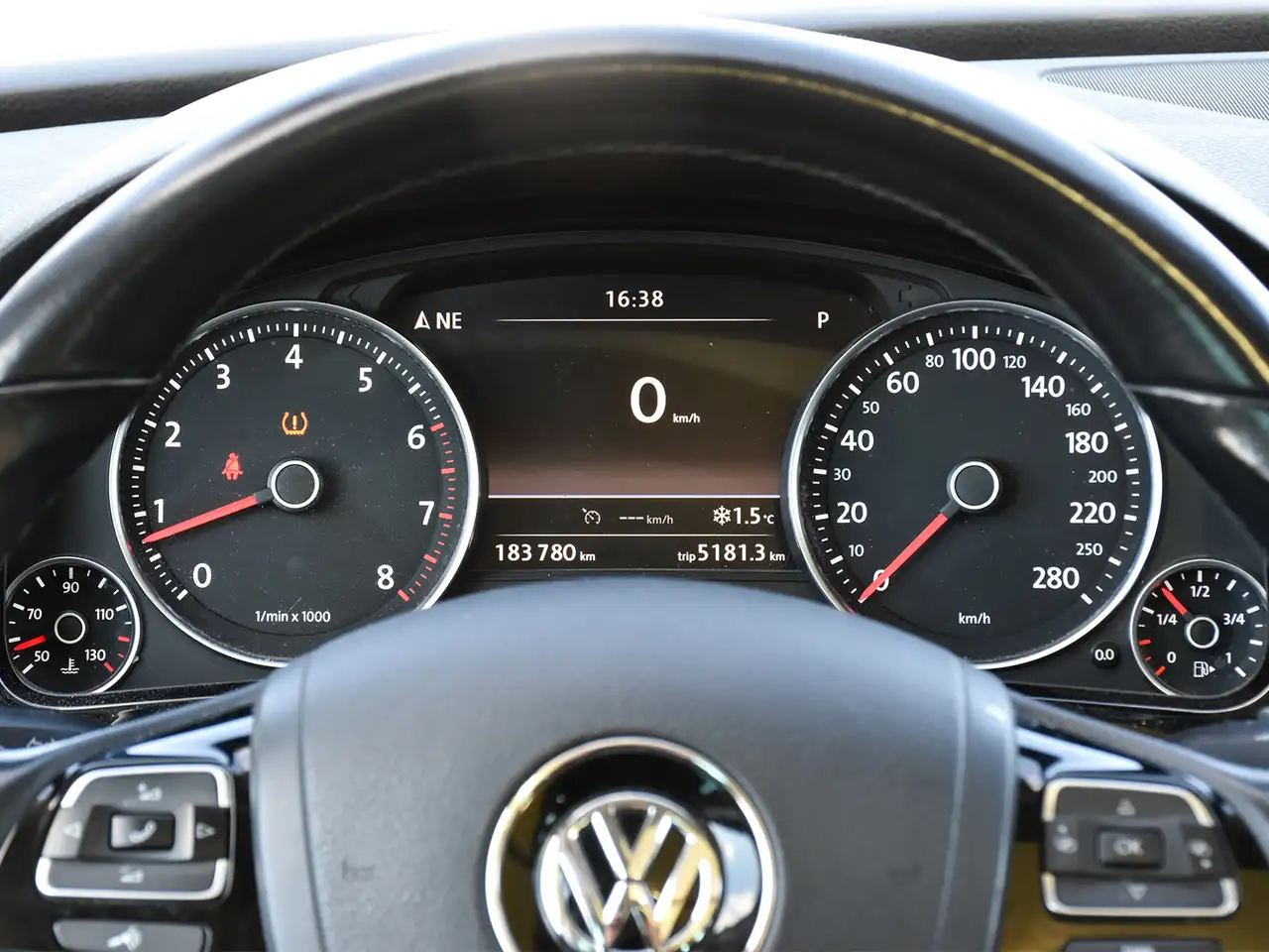 Volkswagen Touareg снимка Volkswagen Touareg