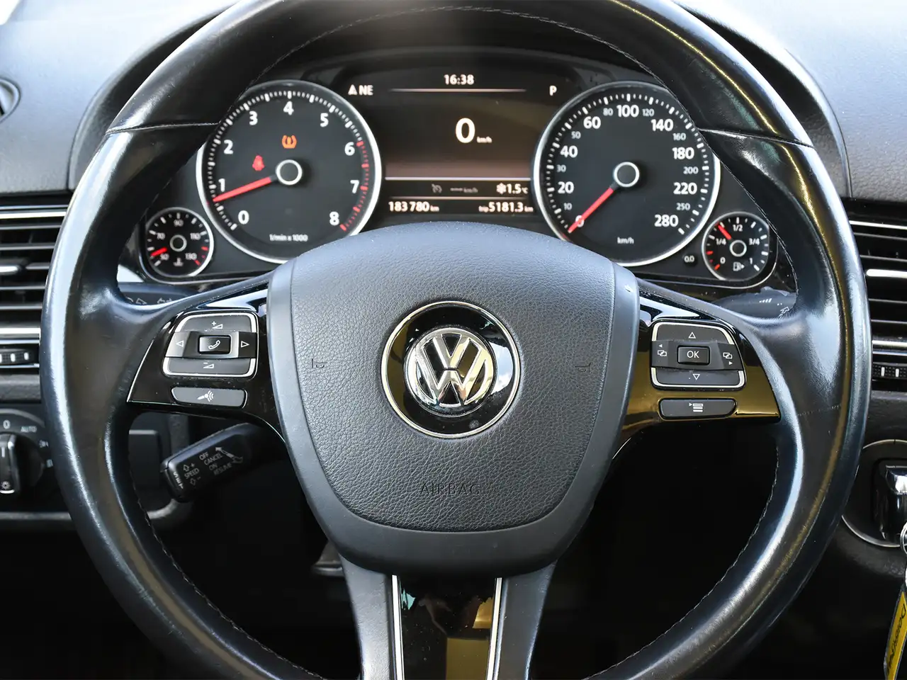 Volkswagen Touareg снимка Volkswagen Touareg